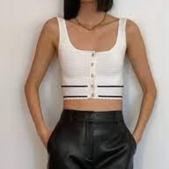 🚩SOLD 🚩 Aritzia ~ Babaton sculpt Knit Tankless - Picture 2 of 4